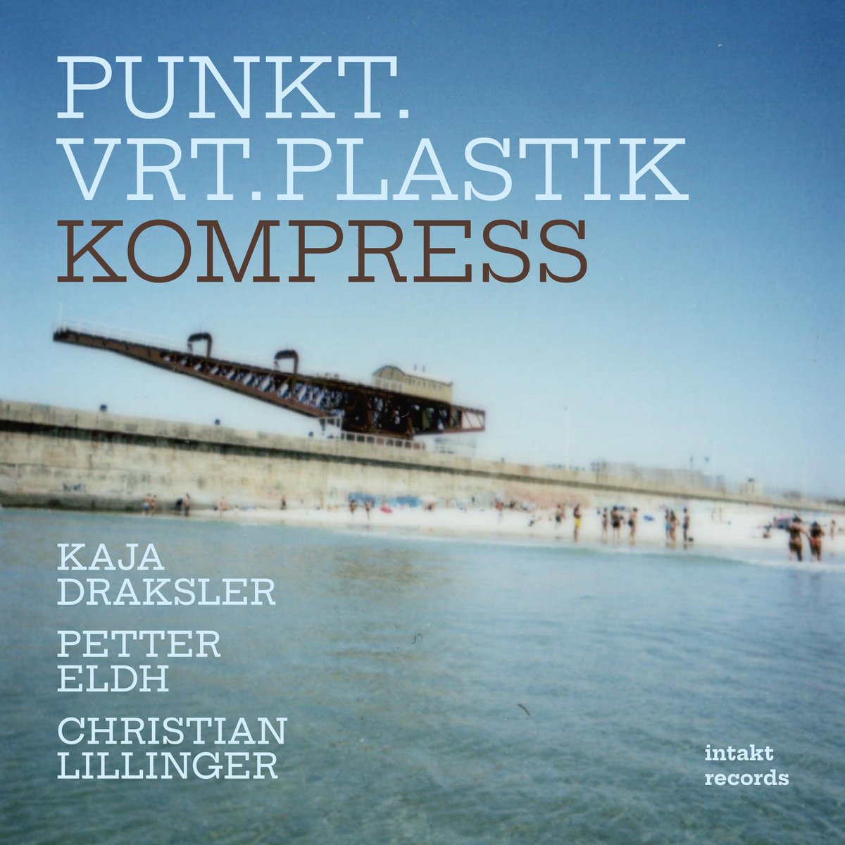 m_b_m_m's tweet photo. Punkt.Vrt.Plastik「Kompress」でおはようございます
Kaja Draksler(p), Petter Eldh(b), Christian Lillinger(dr)のこのトリオはライブ含め早くも4作目。毎作関心されられてきたが、本作では一段と表現の幅と奥行きを拡げた。間違いなく現代ピアノトリオの最高峰のひとつ。必聴。 https://t.co/UvADs9jDVm