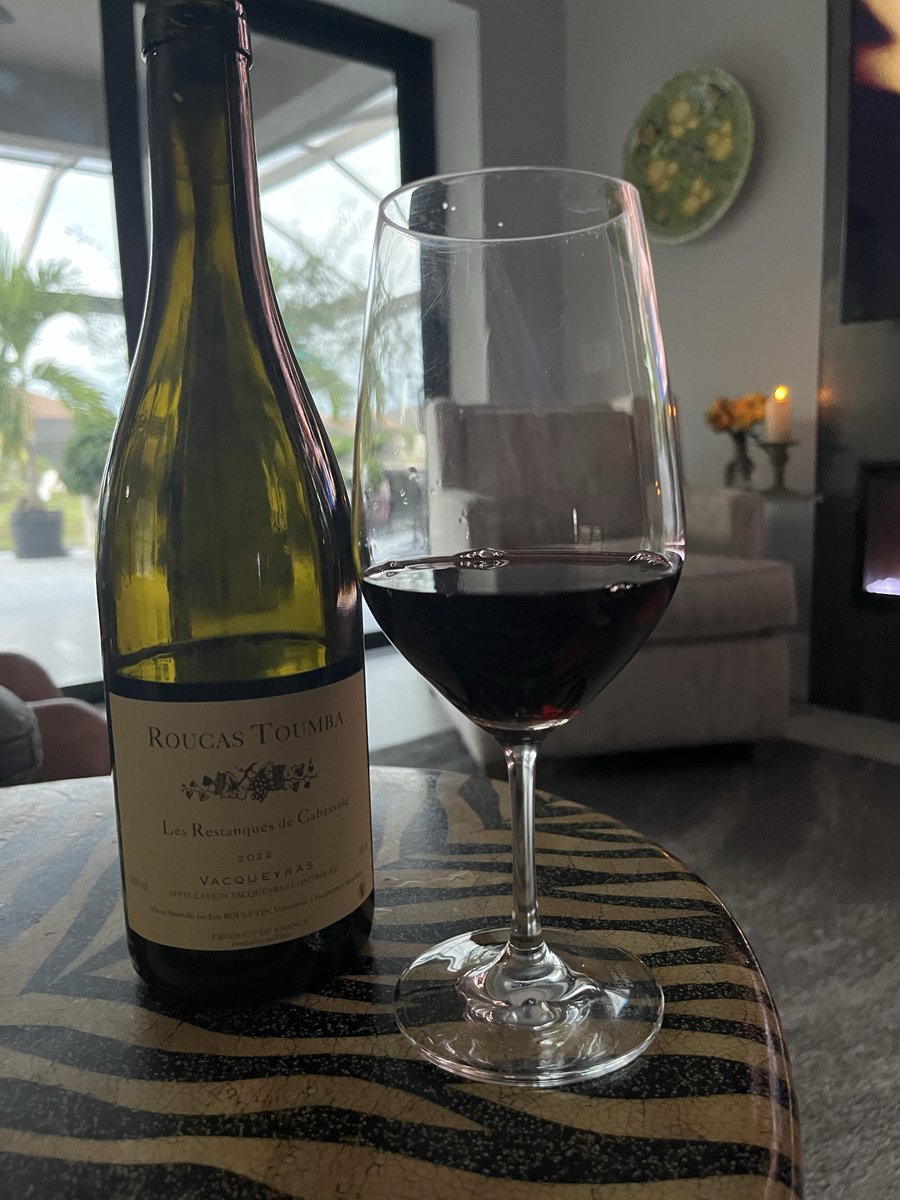 JojoRussellvine's tweet photo. Relaxing night with hubby. My favorite thing to do is grilling ribeye and pairing it with a nice red wine. Cheers, friends. https://t.co/iNQ0hqaVEb