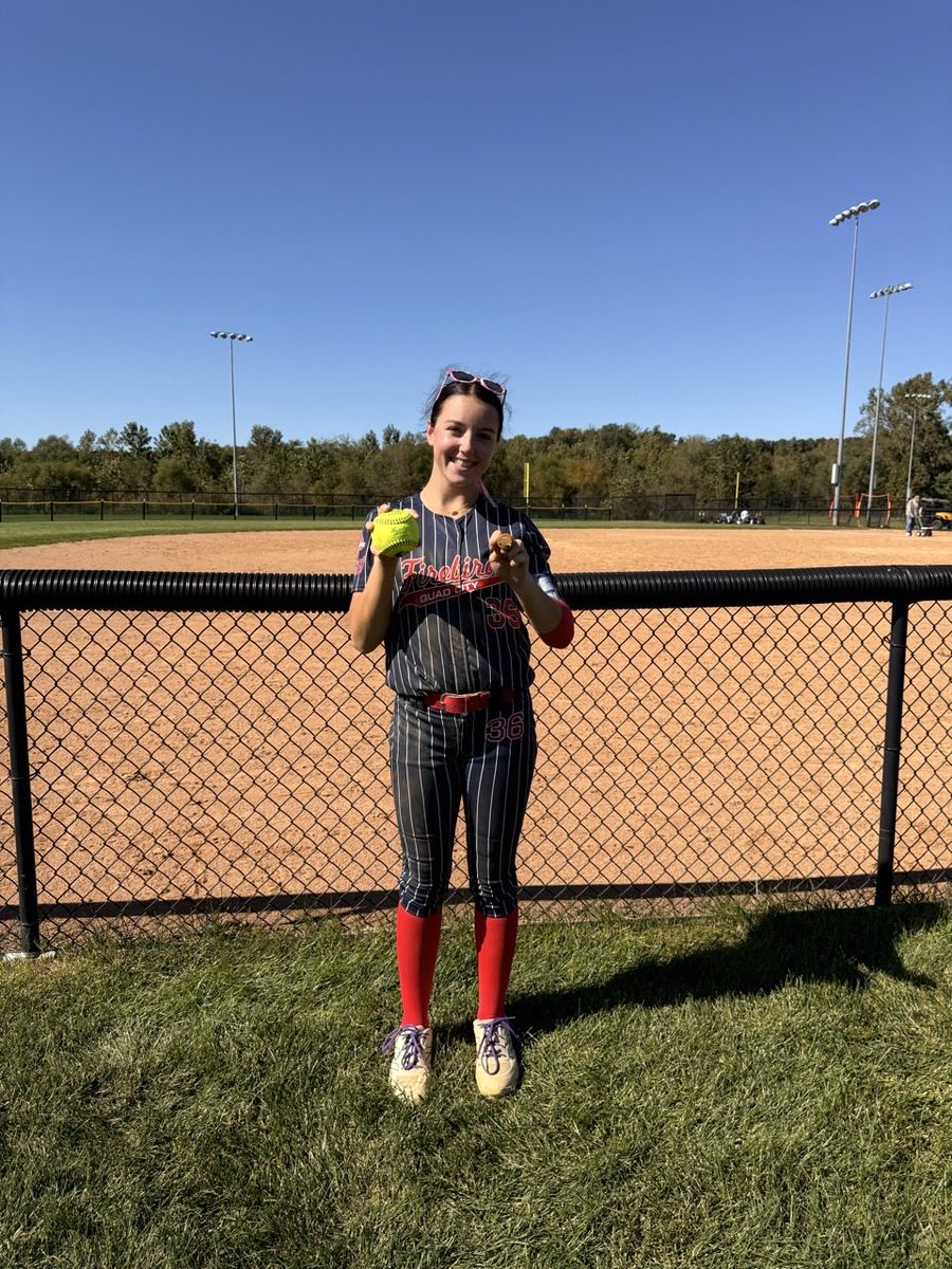 QCFirebirds09's tweet photo. 💣 GONE!

#36 Lilly Anderson sends one out for the Firebirds! 🔥🥎

Another big swing on a strong day for QC Firebirds 09.

#QCFirebirds09 #SoftballRecruiting #2027Softball https://t.co/zKthPi3eeD