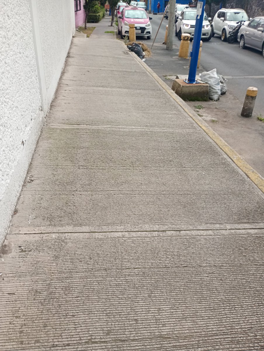 vico2023's tweet photo. aqui dejan basura llevo un mes reportando y nada q la vienen a recoger estamos frende de la iglesia de san simon y antonio rodriguez 
@BJAlcaldia https://t.co/jpuX2KtCH3