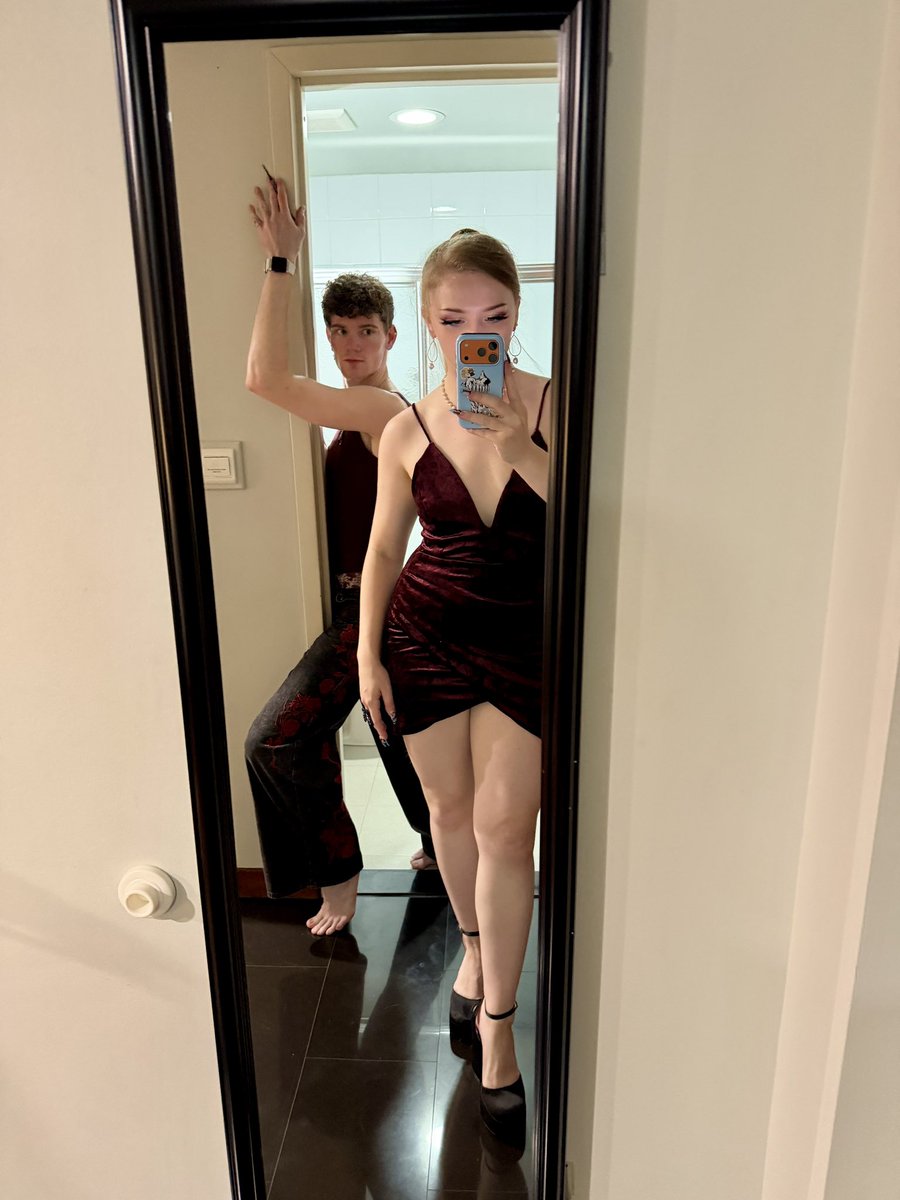 creamjow's tweet photo. off topic pls appreciate this look and my bestie panicking to find a pose https://t.co/XWwWXV4eOd