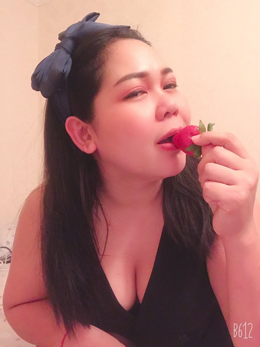 MarionAllyne's tweet photo. 🎁"ตอนแรกก็ไม่เชื่อ จนกระทั่งลองใช้เอง... ไอเทมลับที่บิวตี้บล็อกเกอร์เกาหลีโหวตให้เป็นอันดับ 1!" 🦋 ครีมกันแดดเนื้อซูเฟล่ บางเบา คุมมันนาน 🎄🍿
📍ตรงปก ไม่มีมัดจำ
🆔  sasa-6969

#อุดรกุมภวาปี
#อุดรในเมือง
#รับงานนวดอุดร
#รับงานนวดอุดรธานีกุมภวาปี 
นวดกษัยแท้🍌 https://t.co/m2GNtlN4ik