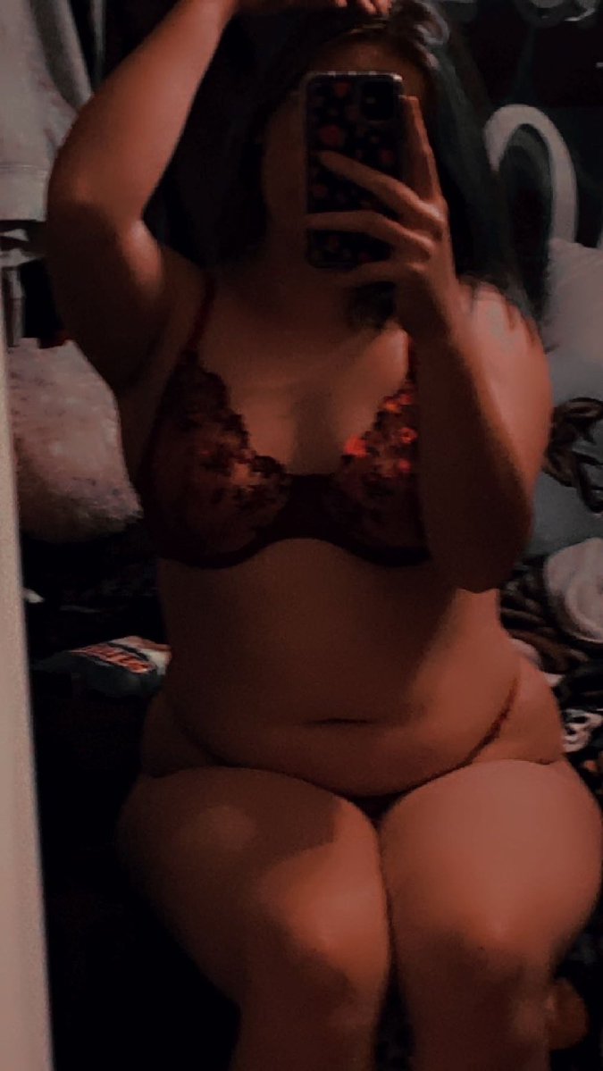 Spookybabe22's tweet photo. Who wants to buy spicy pics 🥺🌽 https://t.co/vf8qLQN3Y7