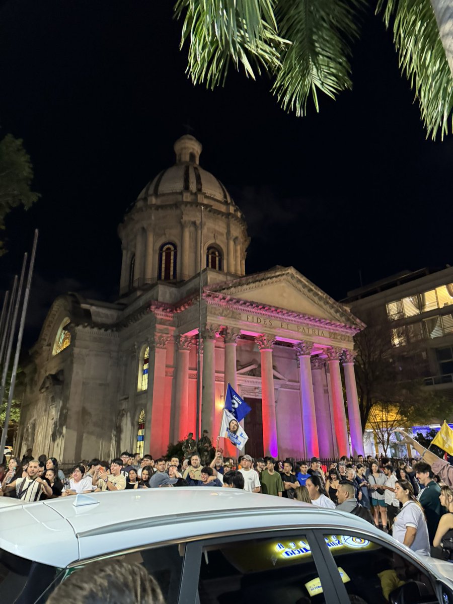 atolopeza's tweet photo. Palma en estos momentos. QUE LINDAAA QUE ESTA LA NOCHEEEEE!!!!!!!! Sole intendenta de Asunción 💛💛 #Elecciones https://t.co/b6PJ2A8SD3