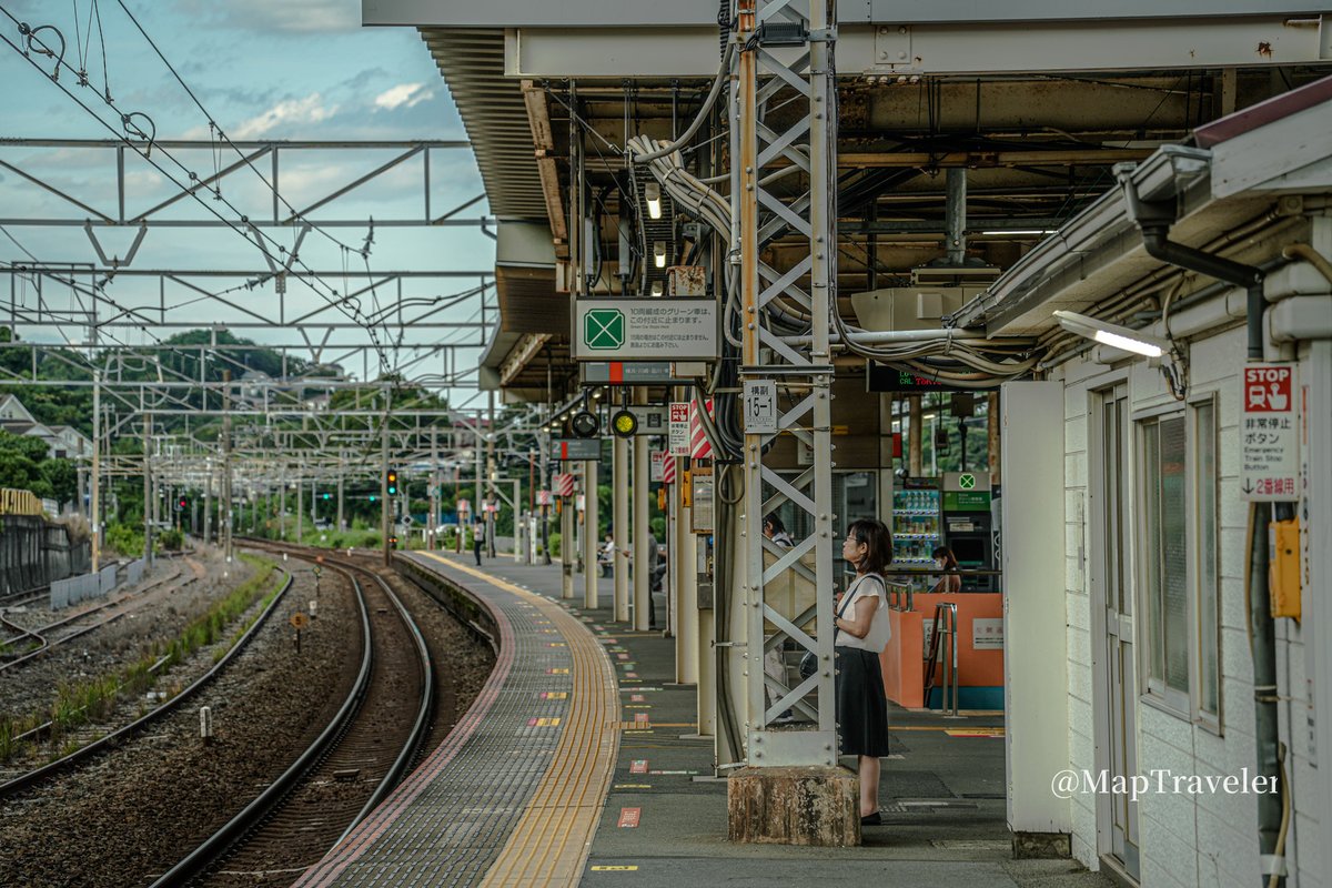 MapTraveler33's tweet photo. #写真が好きな人と繋がりたい
#写真撮っている人と繋がりたい
#カメラ好きな人と繋がりたい
#photography #snap #photo 
❖真鶴駅風景　

SONY α7Ⅳ
TAMRON 25-200mmF2.8-5.6 Di Ⅲ VXD G2
①F5.6　1/200ss　M　ISO160　
　Focal length:99mm https://t.co/6wvPGuDNtf