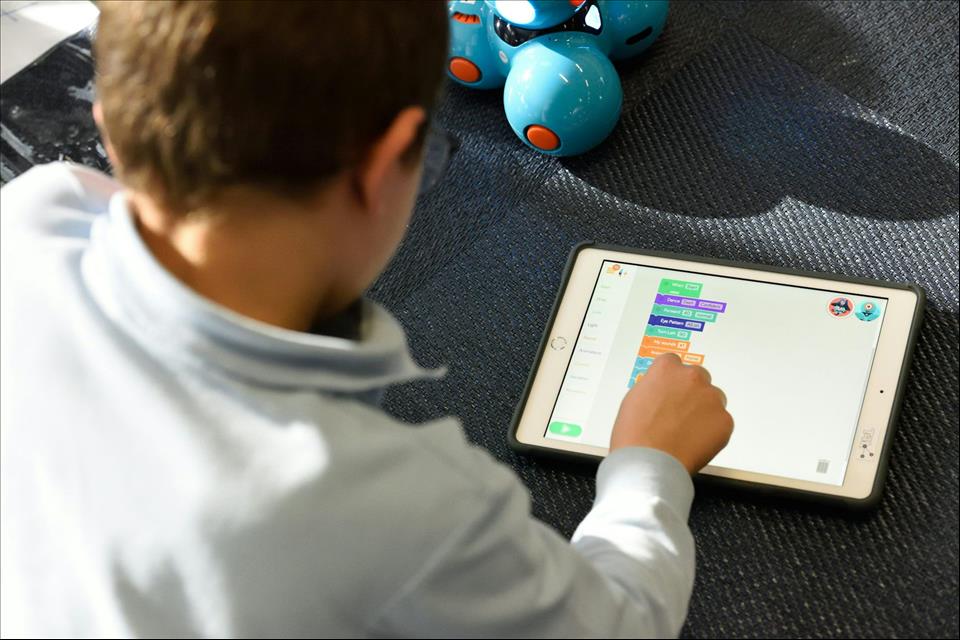 MENAFN's tweet photo. New Research Looks At How Screens Are Actually Being Used In Australian Classrooms The Results May Surprise You #Research #Looks #Screens #Actually #Being #Used #Australian #Classrooms #Results #Surprise #School #University #Collage #Teach #Studentgggg dlvr.​it/TVmt4l https://t.co/Chrfr213hh