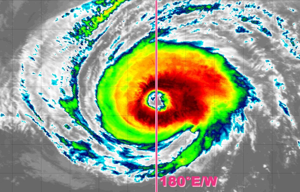 iCyclone's tweet photo. See that? That's #NOLO's center crossing International Date Line (180°E or W longitude) in Pacific. That means NOLO gets to keep its name, but it's no longer a hurricane. Now it's #Typhoon NOLO. (Yep, this is the same thing that threatened Hawai'i last week.) Some trivia for ya. https://t.co/NJ2UURulOI