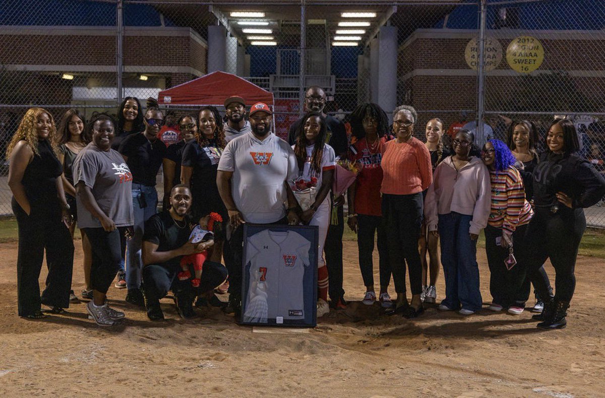 CorneliusHarp10's tweet photo. Thank you Aliyah & Korrin! ❤️🐺 Let’s make this playoff run special! #HuntAsOne #GHSASoftball
@purvisjackson02 @AthleticsHenry @HenryCountyBOE https://t.co/deDtgLzL90