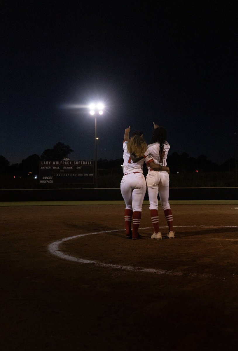CorneliusHarp10's tweet photo. Thank you Aliyah & Korrin! ❤️🐺 Let’s make this playoff run special! #HuntAsOne #GHSASoftball
@purvisjackson02 @AthleticsHenry @HenryCountyBOE https://t.co/deDtgLzL90
