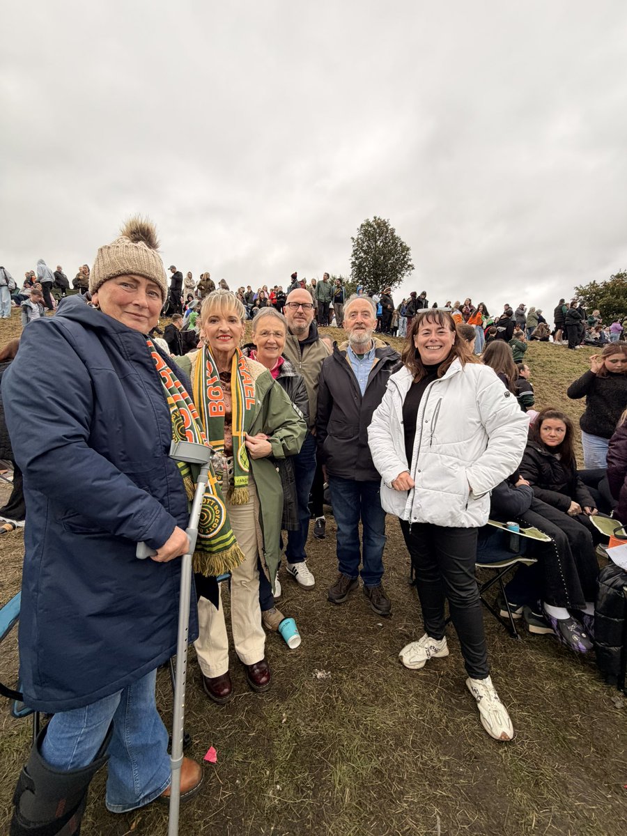 M_AndersonSF's tweet photo. On the Garvaghy Road when @KNEECAPCEOL walked with @Seeleycat , giving a real lift to residents and everyone standing in solidarity

Probably the closest I’ll ever get to the band 🇮🇪

Thank you for standing with the residents when it mattered most. ✊

#GarvaghyRoad #NoGoingBack https://t.co/JgYOIFrKcb