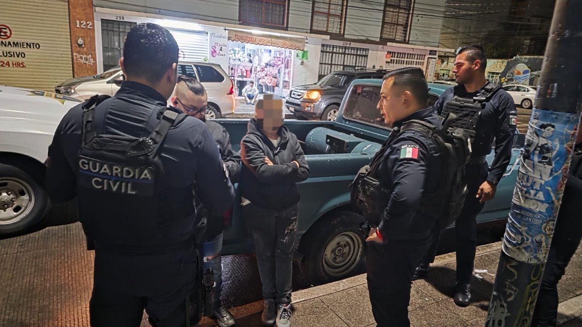 SSeguridad_Mich's tweet photo. 🚔 Gracias a un reporte canalizado al 089, la Unidad Antiextorsión de la #GuardiaCivil brindó atención a una familia y liberó a una víctima de secuestro virtual en Morelia.
🚔👮🏻♂️¡Estamos para ayudarte! Si recibes una llamada sospechosa 📲 CUELGA, VERIFICA Y MARCA 089. #TeCuidamos https://t.co/v9TqRFPqlS