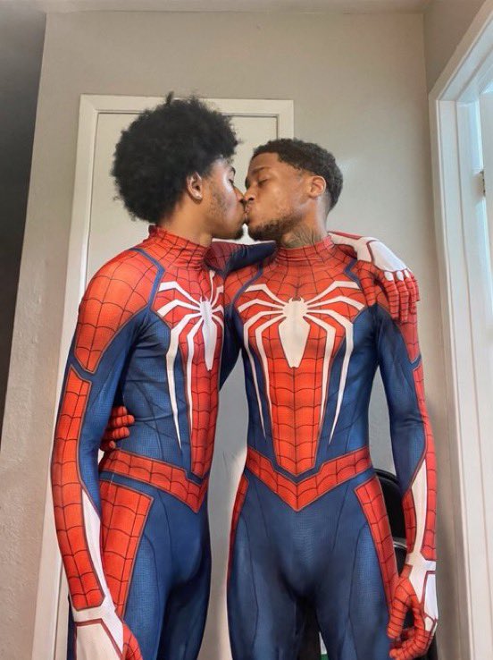 itxScarFace's tweet photo. My Halloween goals 
Day🥺.                         Then night 😩 https://t.co/iL0Otf32kf