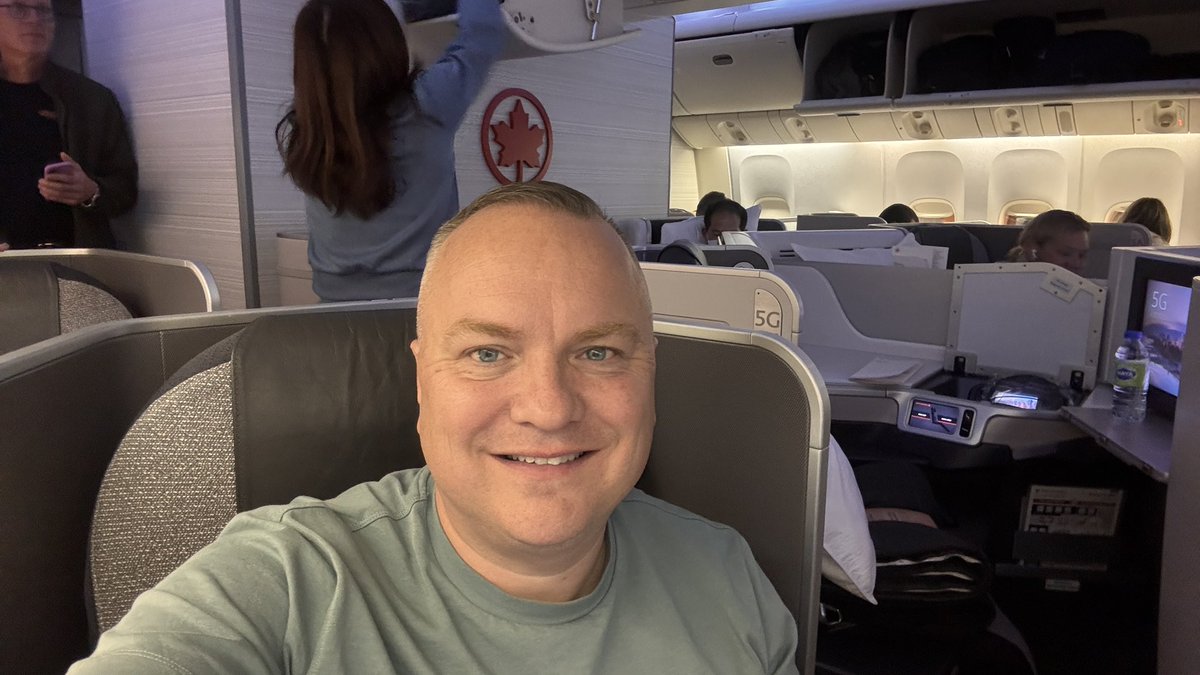 RyanVoutilainen's tweet photo. Well Montréal, it was a slice!
À la prochaine!! ⚜️
#AC381 #YUL ✈️ #YVR https://t.co/XyRCELbZk4