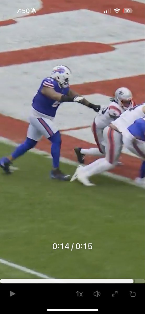 onchandeMN's tweet photo. @be_atthedisco @Brycen2047 This is when he released the ball. Hes 3-4 yards from that hash. It’s probably very close but it’s the only reason they wouldn’t call it. https://t.co/jG4rWRShKT