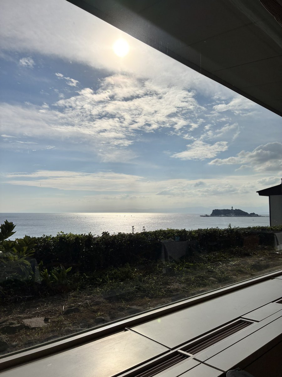 Tokin3MayaPas's tweet photo. 江ノ島のよく見える
素敵な場所でランチ

青ブタ熱が上がっております🔥 https://t.co/2Dpqg9XAci