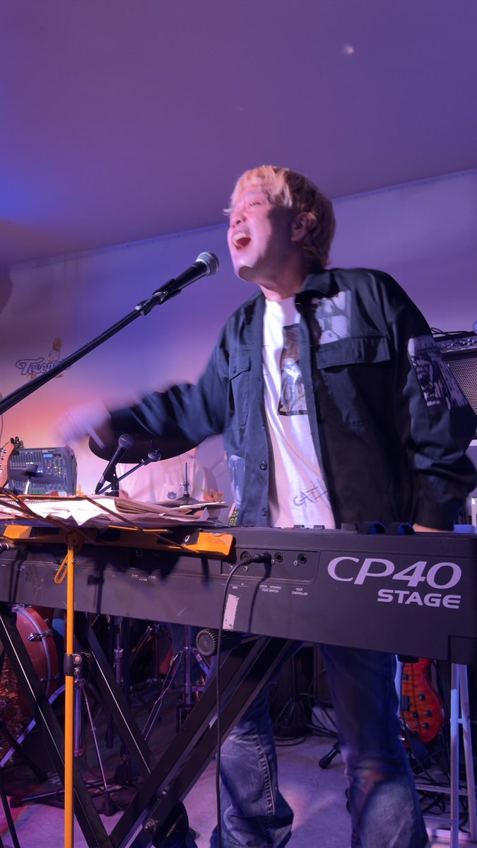 Ponchan2B3's tweet photo. 毎年恒例 京都トコナッツ
てつろうさん&amp;PONCHANライブ！
今回も楽しすぎるライブでした
やっぱ最後のセッションコーナーがいい
今回のテーマは映画音楽
最高でした
良き時間だった！
ありがとうございました

あと、もうモーリーがいないと成り立たない
頭から「子ども達が！」が離れない（笑） https://t.co/QaERL2ucFM