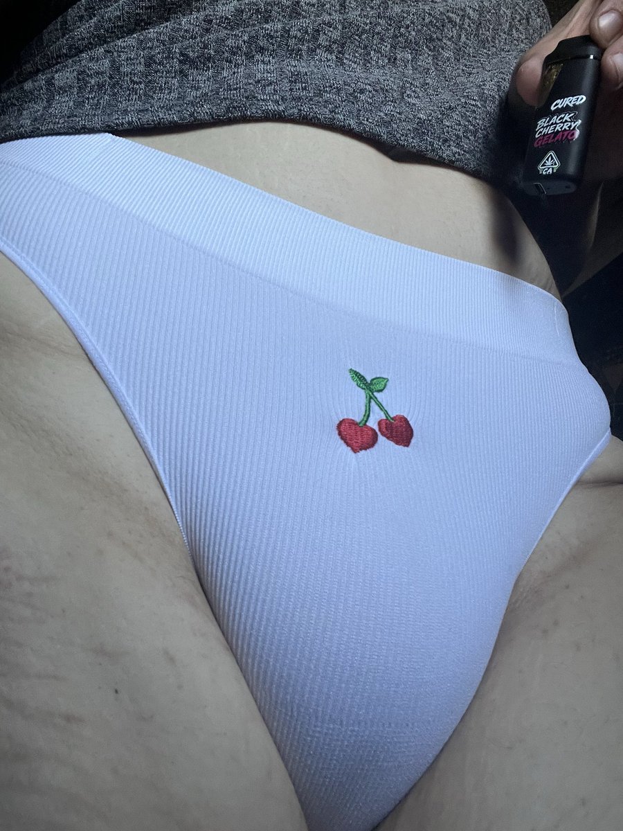 0stickywebs0's tweet photo. cashapp is back up and running 🥰 #buyingcontent #nsfwtt #selling https://t.co/oDKsDtjiKt