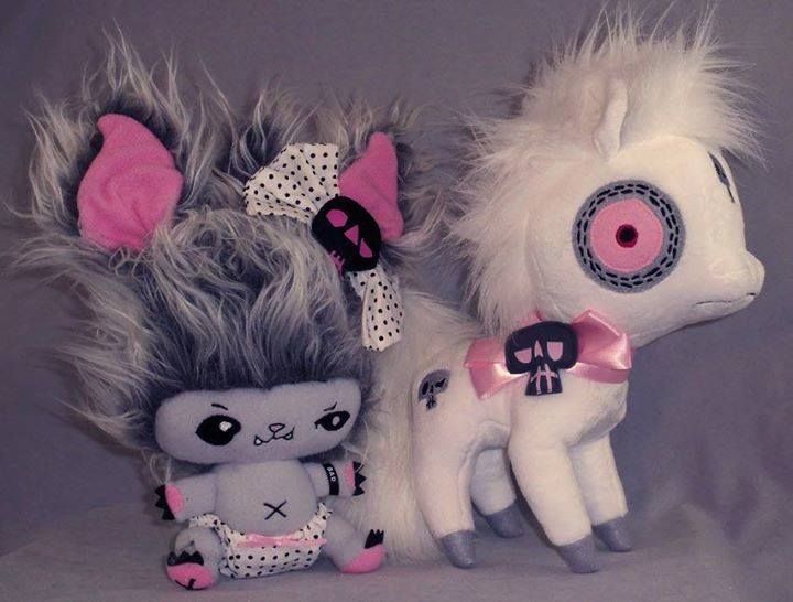 zombiegirlbug's tweet photo. ㅤㅤㅤㅤㅤㅤㅤㅤㅤㅤ ㅤㅤㅤㅤㅤㅤ
ㅤㅤ꒰ ㅤvamplets plushies 🩷🦇
ㅤㅤㅤㅤㅤㅤㅤㅤㅤㅤㅤㅤㅤㅤㅤㅤ https://t.co/CZG12qN93M