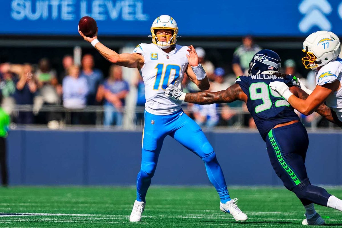 ChargersMuse's tweet photo. Justin Herbert in the second half versus the Seahawks

— 14/17
— 159 yards
— 1 touchdown 
— 13 rushing yards

3 starting offensive lineman left the game 4 rookies online at the end of the game https://t.co/GSJfmWAO47