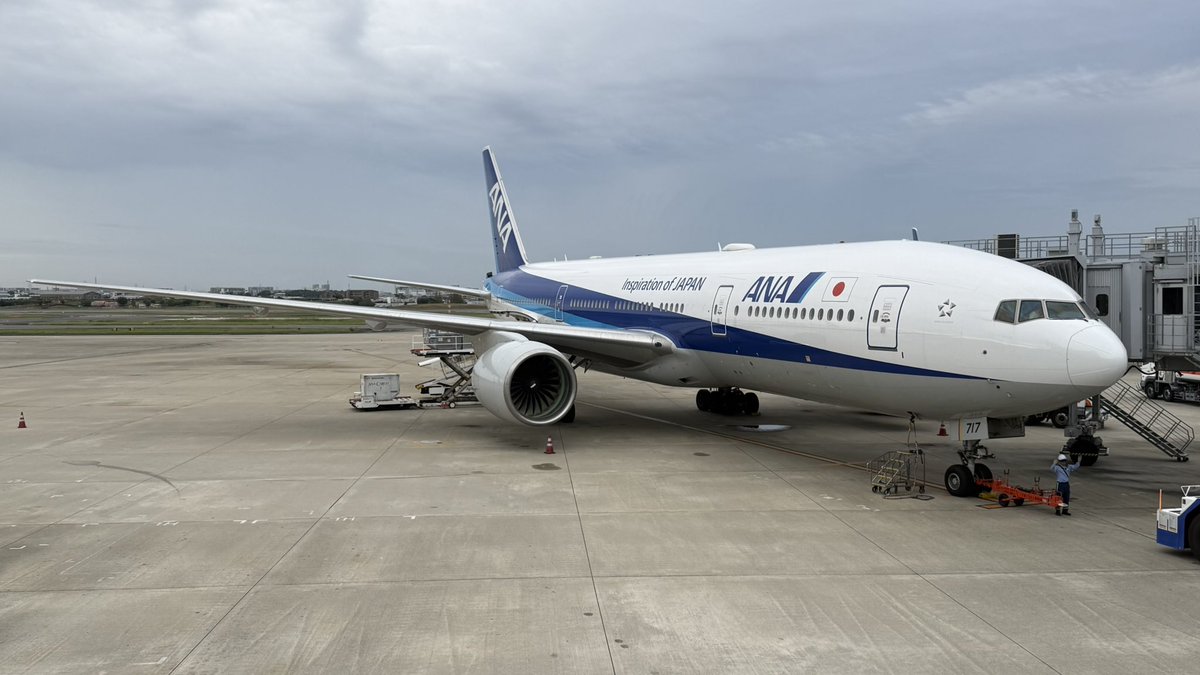 plt_2025student's tweet photo. 🛫flight log🛫
ANA flight 14 to Tokyo Haneda
B777-200ER JA717A
NH14は何回目?となりますが…
エクストリーム通学が再びやってきました。
717Aに乗るのは、改修以降で初です✨
いつもは大阪ベースのクルーですが、今日は東京ベースのクルーでした。
今日も隣来ず、快適でございます。
#JA717A https://t.co/vIbQhBuZOQ