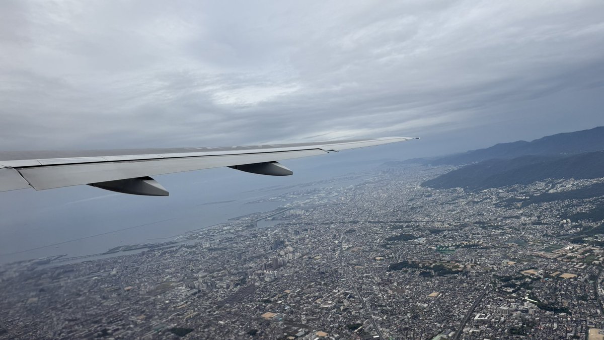 plt_2025student's tweet photo. 🛫flight log🛫
ANA flight 14 to Tokyo Haneda
B777-200ER JA717A
NH14は何回目?となりますが…
エクストリーム通学が再びやってきました。
717Aに乗るのは、改修以降で初です✨
いつもは大阪ベースのクルーですが、今日は東京ベースのクルーでした。
今日も隣来ず、快適でございます。
#JA717A https://t.co/vIbQhBuZOQ