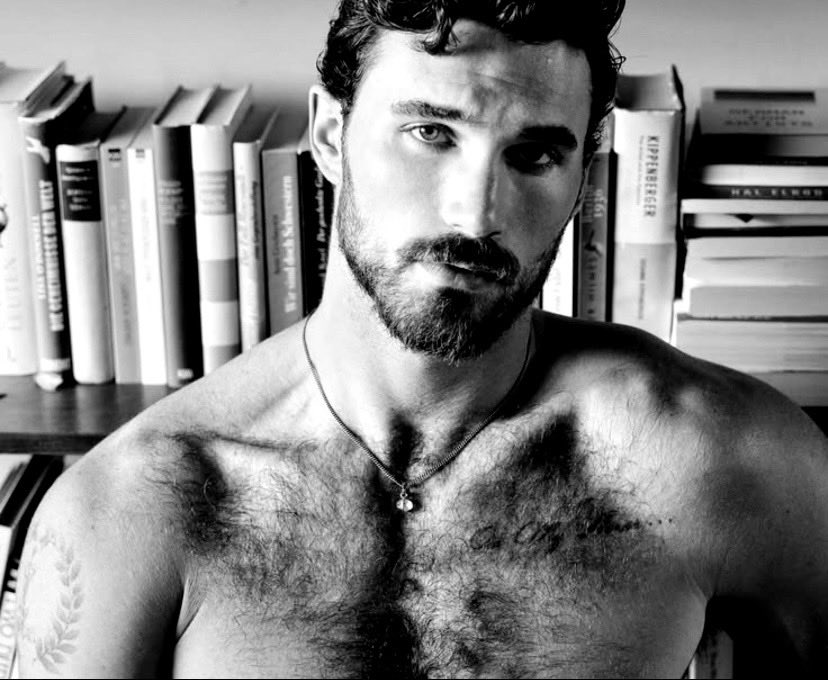 AnthonyNnc's tweet photo. —— ANTHONY CORLEONE

• Primo
• homosexual/pasivo
• trama: mafia/sobrenatural
• [❤️ + 🔄] https://t.co/QbCiaMSteD