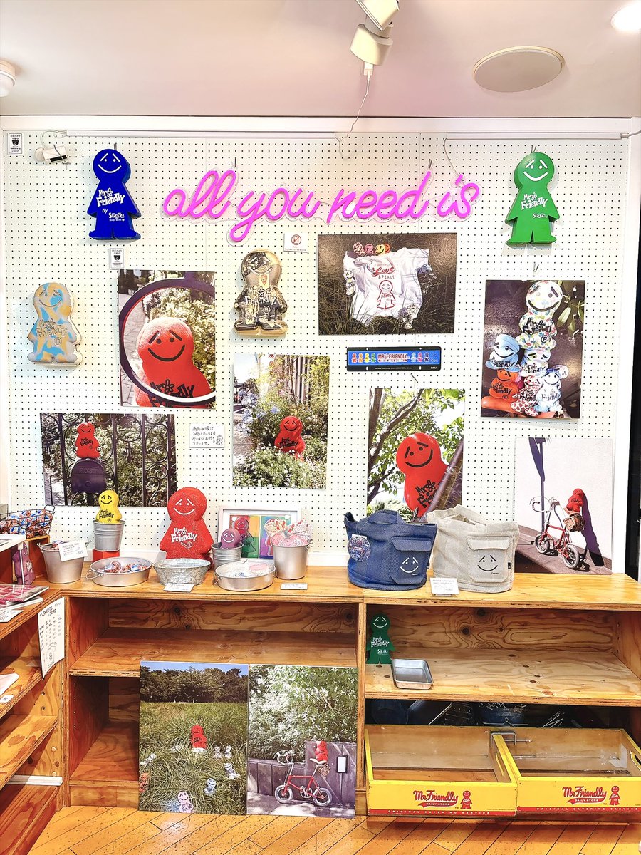 MRFRIENDLY_Cafe's tweet photo. 【Good-bye Helloキャンペーン】現状、通常商品は画像のようにほぼ在庫がありません。次回の入荷が木曜日頃の予定となっています。飲食に関しても本日イートインは夕方からの再開という事でたいへんご迷惑をお掛け致します。予めご了承の上、ご来店のご検討をお願い致します。 https://t.co/u74afvfBgU