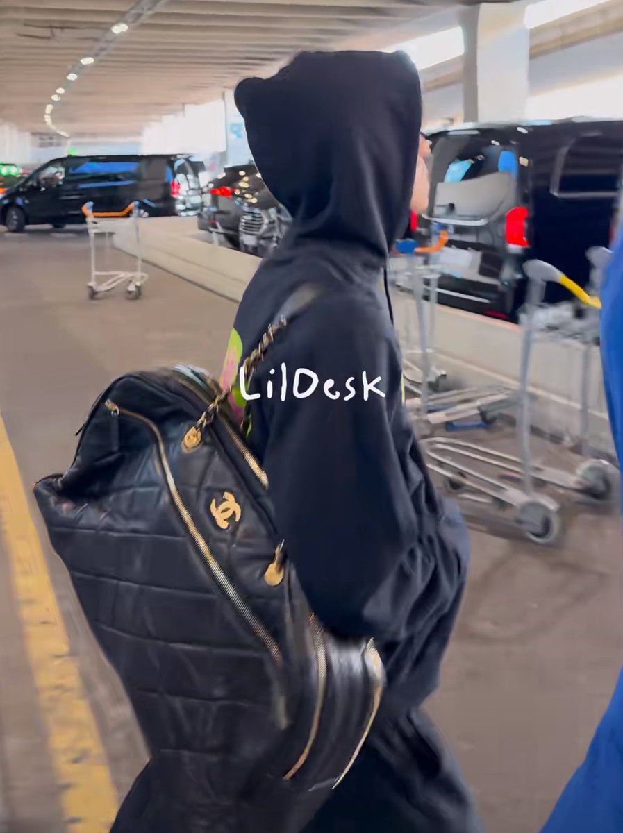 coer08182025's tweet photo. The bag will be CHANEL.

#KEONHOxCHANELSS27
#CHANELSpringSummer 
#KEONHO @CHANEL https://t.co/IatBxiIcvS