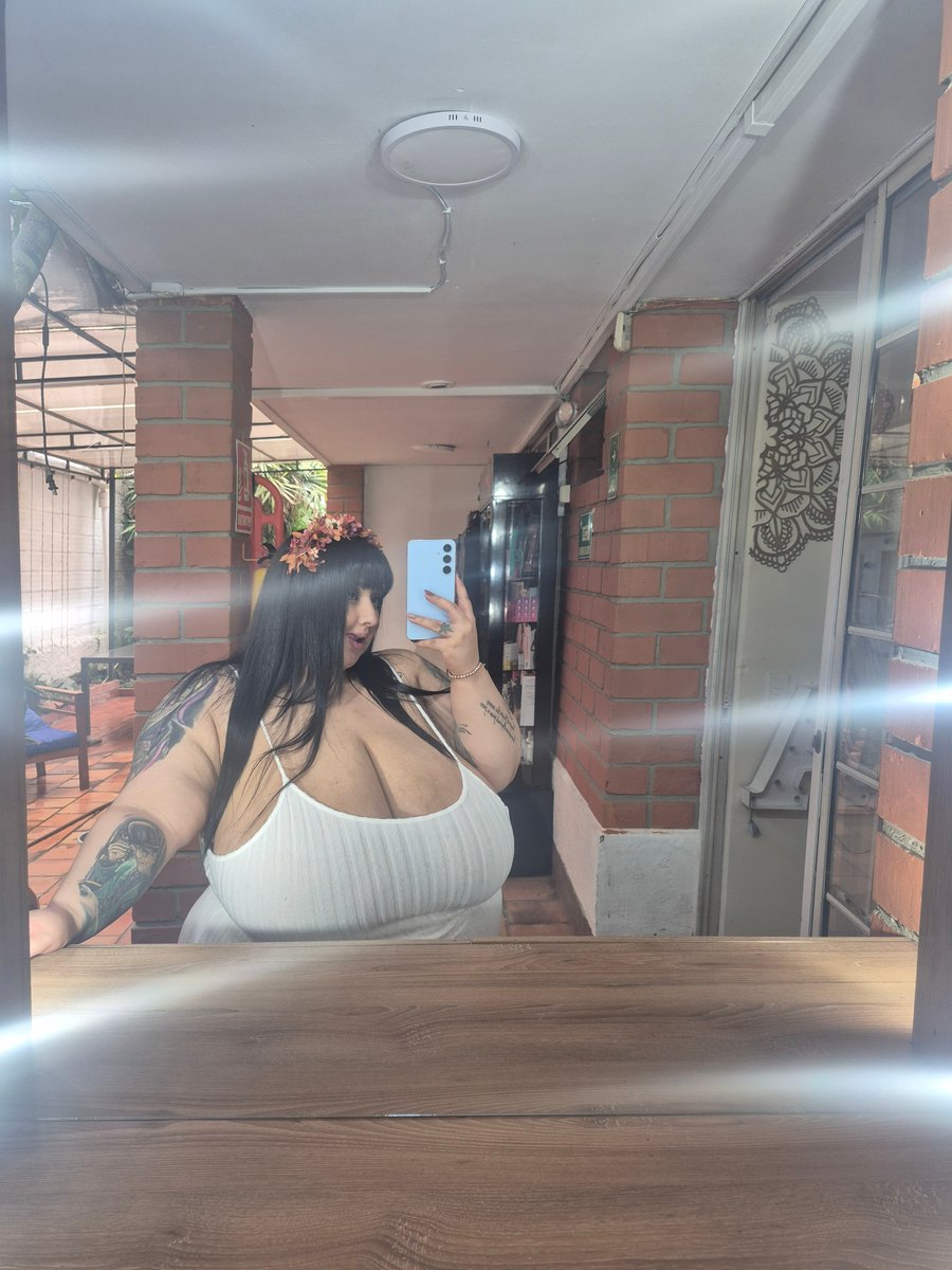 Emma_Roose_BBW's tweet photo. Say the first thing that comes to mind. https://t.co/O7n3hgG62F