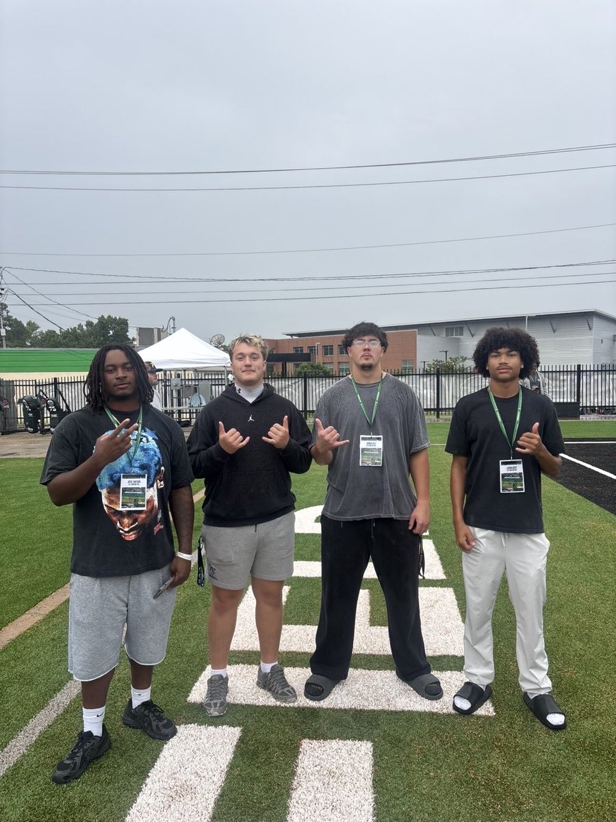 aaronhale_76's tweet photo. I appreciate the invite from @CoachSuth74 for the gameday visit at @NSU_Football yesterday and had a great time! https://t.co/9AdRHW8ctI