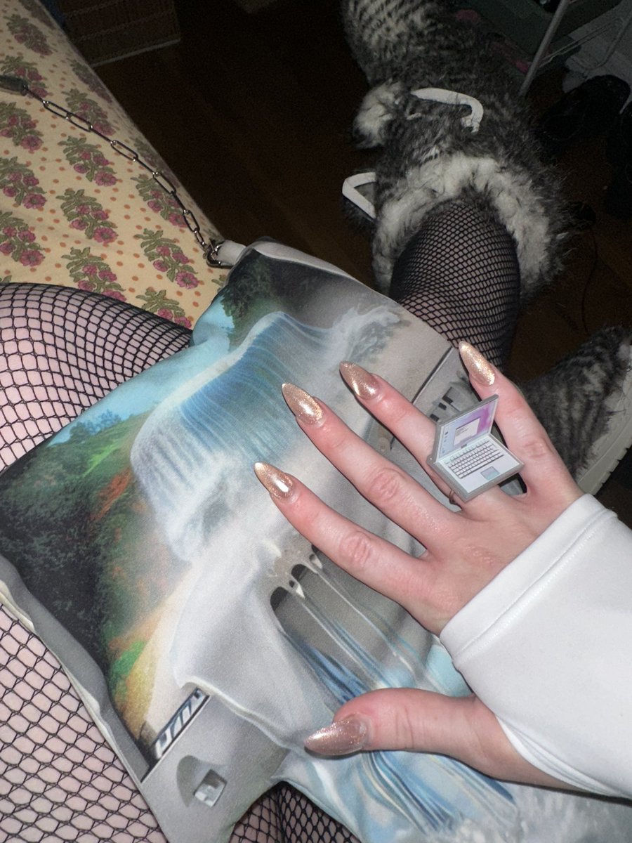 xboxbodywash's tweet photo. made my I Wanna Fuck My Computer top and my I Love My Computer shorts and my general Computer ring https://t.co/pdyInZoQqG