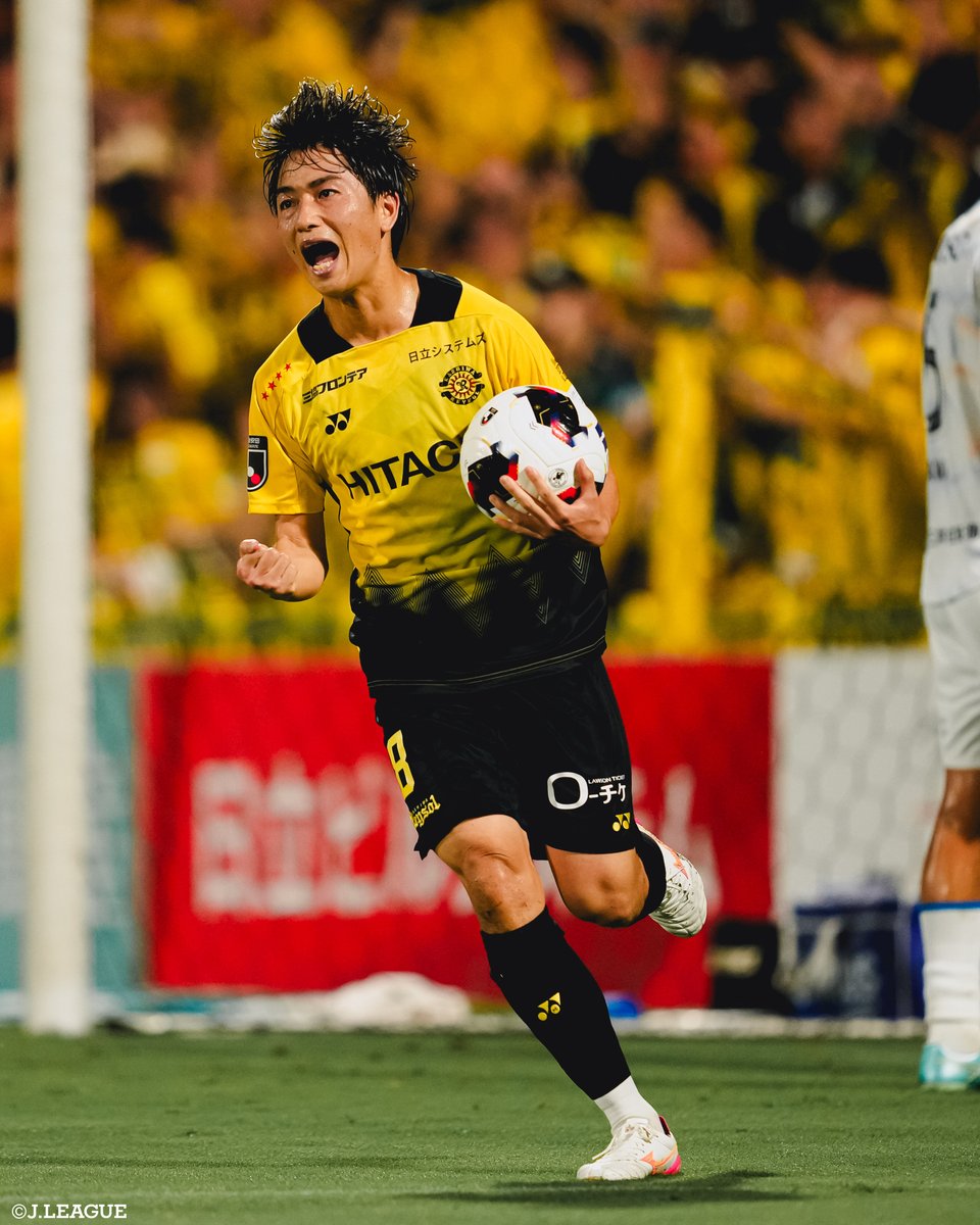 J_League's tweet photo. 🎂 HAPPY BIRTHDAY 🎂

本日10月5日は
柏レイソル
小泉佳穂 選手の30歳の誕生日です👏

小泉選手、
おめでとうございます🎊

@30_YOSHIO
@REYSOL_Official
#Ｊリーグ https://t.co/bRbefImvhk