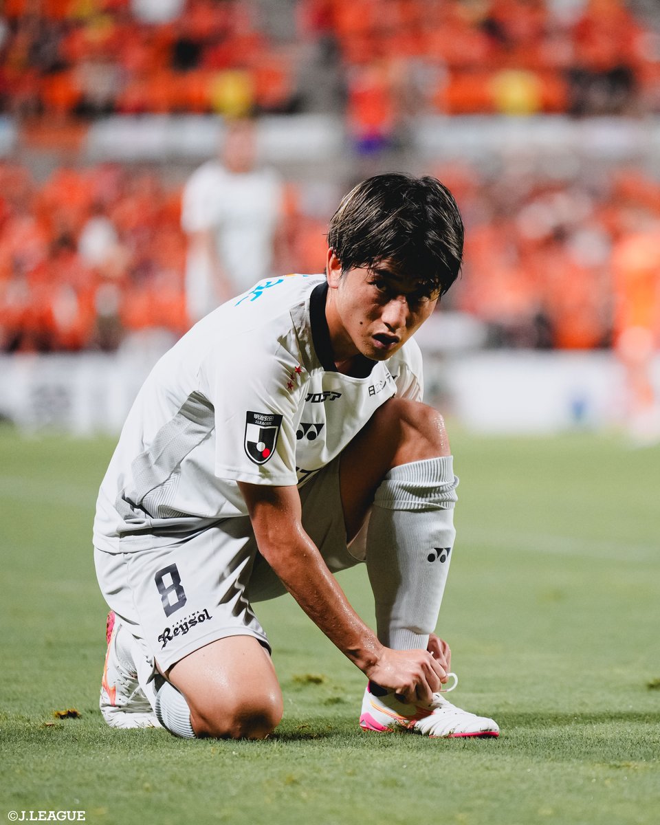 J_League's tweet photo. 🎂 HAPPY BIRTHDAY 🎂

本日10月5日は
柏レイソル
小泉佳穂 選手の30歳の誕生日です👏

小泉選手、
おめでとうございます🎊

@30_YOSHIO
@REYSOL_Official
#Ｊリーグ https://t.co/bRbefImvhk