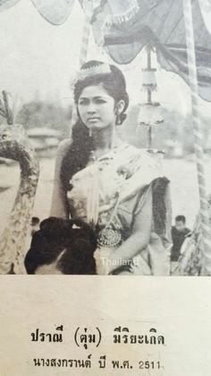 Little_n88's tweet photo. The images of Nang Songkran from 1964, 1966, 1968, and 1971 look absolutely magnificent in their traditional Thai costumes.🇹🇭📸
#NangSongkran #Thaicostume #Thaioutfit #Chudthai #ThaiRoyalDress #Thaidress #savechutthai #Thainationalcostume #ThaiCulture #UNESCO #ThaiSabai https://t.co/OiGK70IIMa