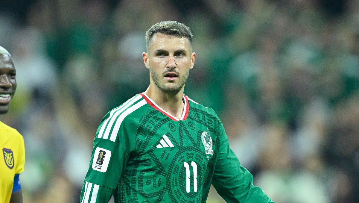 JC_Zuniga's tweet photo. Santiago Giménez 

Su último gol oficial con selección fue en 2023 en Copa Oro

En 2024 no hizo gol con selección.

En 2025 hizo dos goles en amistosos. 

Su registro es de 6 goles anotados en 52 partidos jugados con México.

No hay manera de justificar sus convocatorias. https://t.co/IxHT2VXb6Y