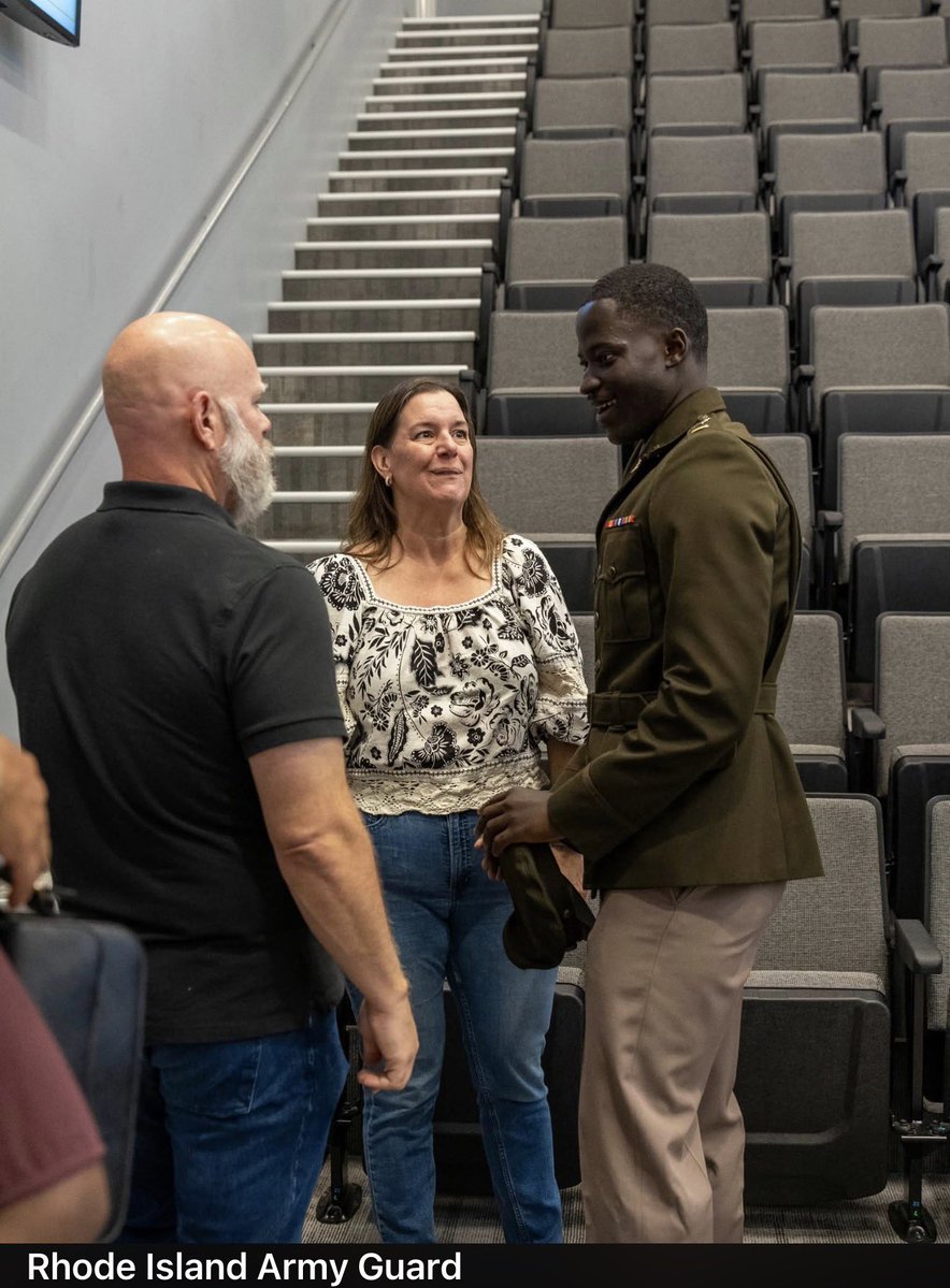 dembagueye's tweet photo. « Le sous-lieutenant (2LT) Saliou Ndiaye s’est engagé dans la Garde nationale de l’armée de Rhode Island en août 2022 en tant que spécialiste 74D en défense CBRN (chimique, biologique, radiologique et nucléaire) au sein du 126e bataillon d’aviation. Arrivé du Sénégal 🇸🇳, il poursuivait deux objectifs : trouver une voie vers la citoyenneté américaine et pouvoir poursuivre ses études.

Après avoir achevé sa formation militaire initiale en 2023, il a bénéficié du programme d’exonération des frais de scolarité de l’Army National Guard pour étudier à University of Rhode Island (URI), où il a obtenu en 2026 un Bachelor of Science en sciences biologiques. Il poursuit aujourd’hui un Master of Medical Sciences à The Robert Larner, M.D. College of Medicine at The University of Vermont (UVM).

Tout en étudiant à temps plein à l’URI, le sous-lieutenant Ndiaye a participé au programme ROTC avec pour ambition de devenir officier au sein de l’Army National Guard 🇺🇸. Le 29 septembre 2026, il a atteint cet objectif. » | Rhode Island Army National Guard  

Des parcours comme celui de Saliou Ndiaye nous rappellent à tous qu’aucune frontière ne doit limiter l’ambition, le travail et la quête d’excellence. 
Aux jeunes Sénégalais et Africains, où que vous soyez dans le monde : continuez à apprendre, à saisir les opportunités, à briller, à viser haut et à porter fièrement ce que vous êtes. L’excellence n’a pas de frontières. 

#kebetu 
#SympoDakar 
#YouthPeaceSecurity