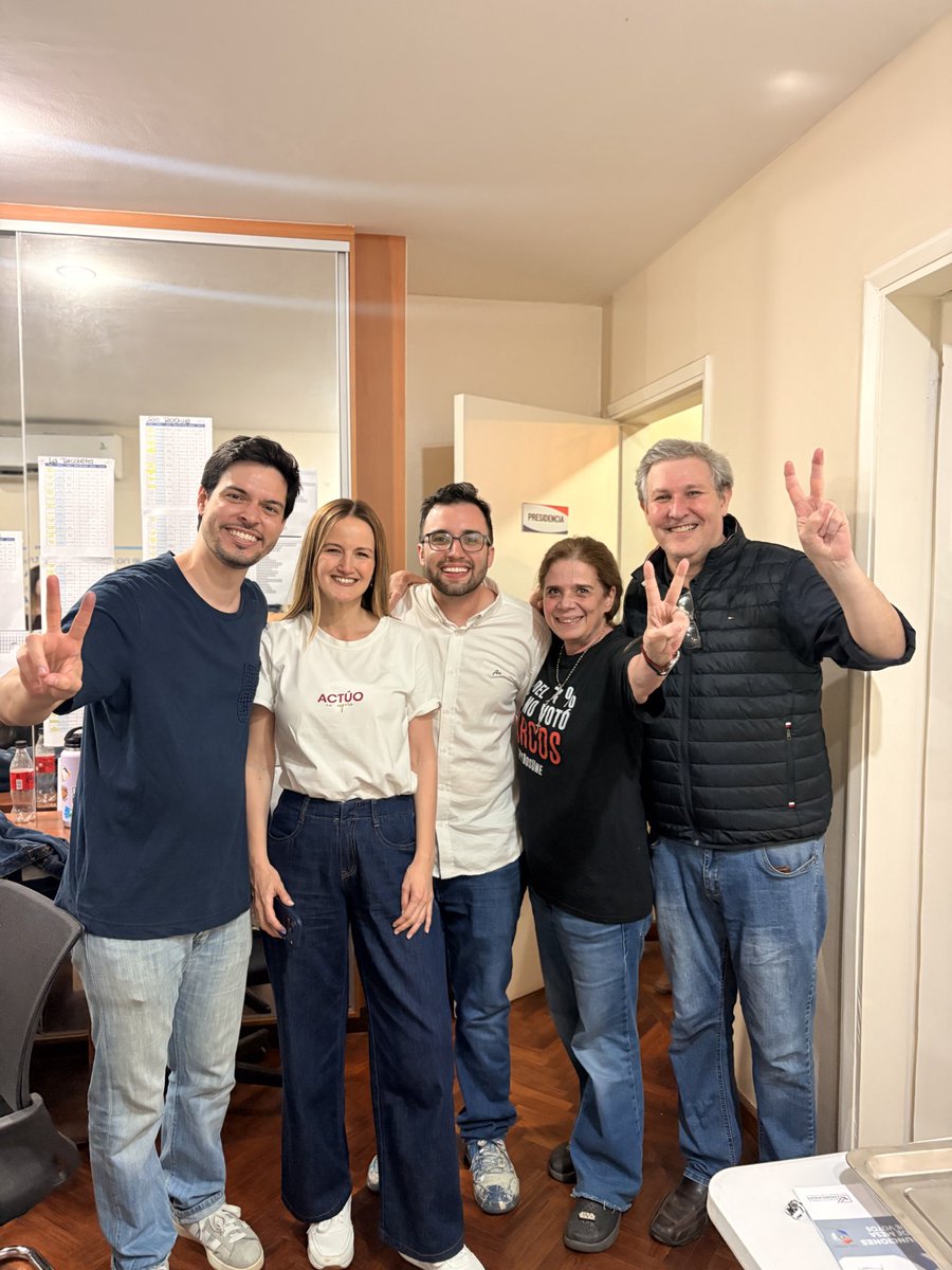 desimasi2's tweet photo. ! GRACIAS ASUNCIÓN! 
¡ Soledad Intendenta! 
Los 2 candidatos @pdpprogresista, @MaxiSeiferheld y @maurimaluff , el  partidito sin votos 😅- son concejales de la capital de nuestros amores ♥️ ¡FELIZ! https://t.co/gBItwt7EIf