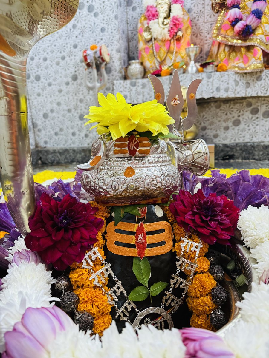 shivShambu1111's tweet photo. Om Namah Shivaya #SriVeerabhadraswamy #hara #Rudra #omnamahshivaya #Mahakaleshwar #omnamahobhagvatheRudraya #KashiVishwanath #Kedarnath #amarnath #somanath #manjunath #mallikarjun #sriyediyursiddalingeshwar #srirevannasiddeshwara Hara Hara Mahadev💐🙏🏼Reply Om Namah Shivaya 💖 https://t.co/p77LMtr0vm
