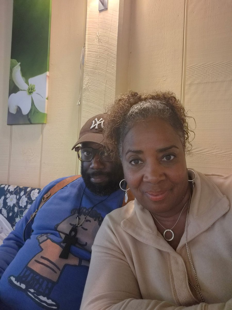 _charlesbarrett's tweet photo. Day Date.

Lisa + me (and Franklin).

She’s fly. 🖤 https://t.co/QK2Pe2qaH4