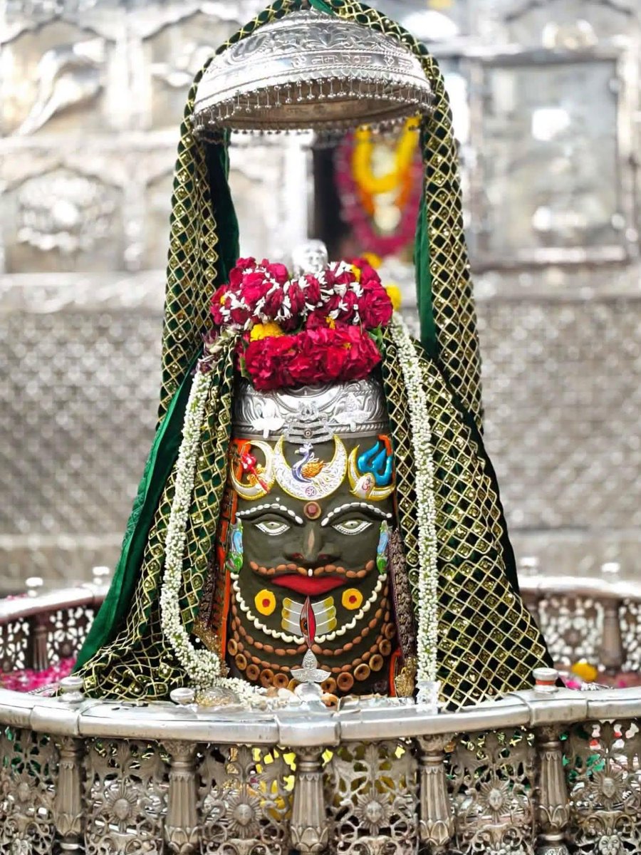 Awakened_Mind03's tweet photo. 🔱भगवान श्री महाकालेश्वर जी संध्या आरती श्रृंगार दर्शन रविवार दिनांक 04 अक्टूबर 2026.

कर्ता करे न कर सके, शिव करे सो होय।तीन लोक नौ खंड में, महाकाल से बड़ा न कोय॥
Please change your account name from Mahakaal. The language you use while carrying Mahakaal’s name is an insult to what that name represents. Maybe visit the temple again—not to lecture others, but to remind yourself what Mahakaal actually stands for. 🙏