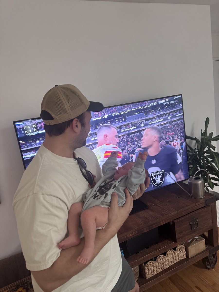 jchat85's tweet photo. “Iris, this is what a winner looks like” - @Brandon_Borders https://t.co/fLYwc9AHnf