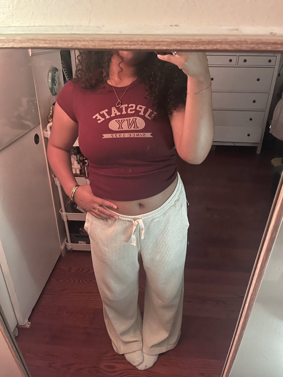 kafterdarkk3's tweet photo. hii <3 | 21 | she/her | straight | MDNI
- pretty new to nsfwtwt
- mostly soft kinks, a few hard ones
- dms open, very selective
- pls get to know me first, i’m a person
- love reading, shopping, pilates, music
- always open to casual conversations!
#intro #nsfw #nsfwtwt #promotwt https://t.co/D2mgRY98dl