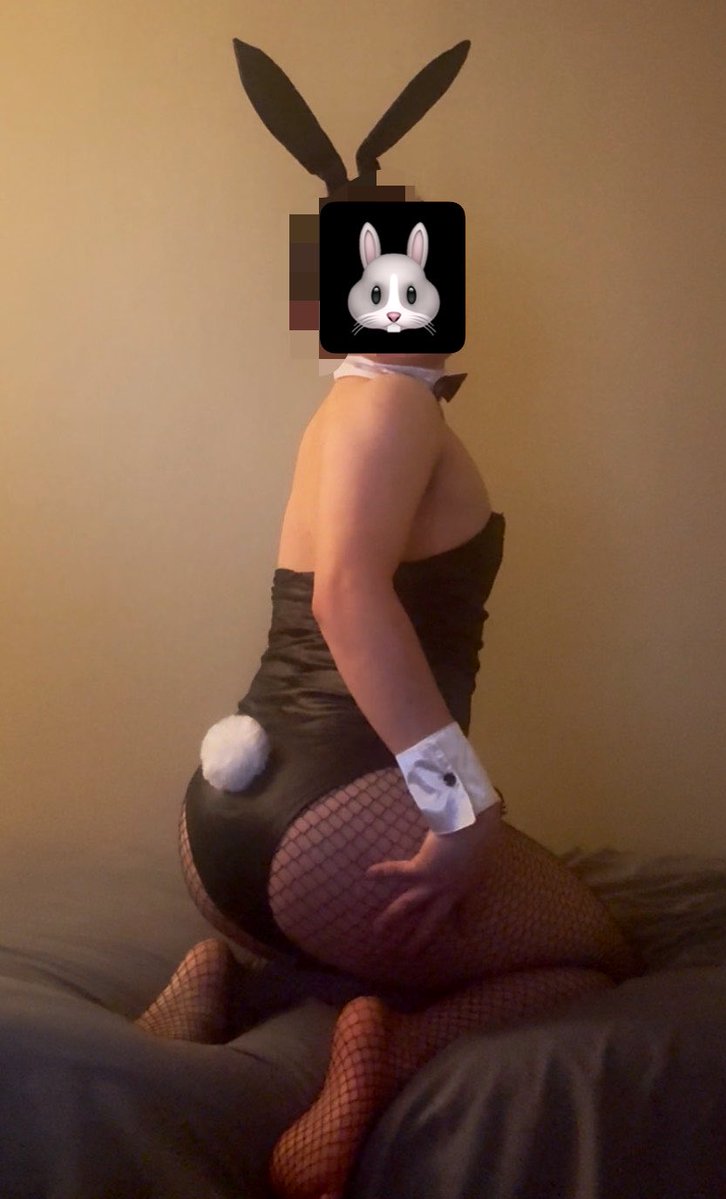 jefyresay's tweet photo. bunny boy wishes his shoulders weren’t too broad

#costume #cosplay #crossdressing https://t.co/uPK46Bb5Z7