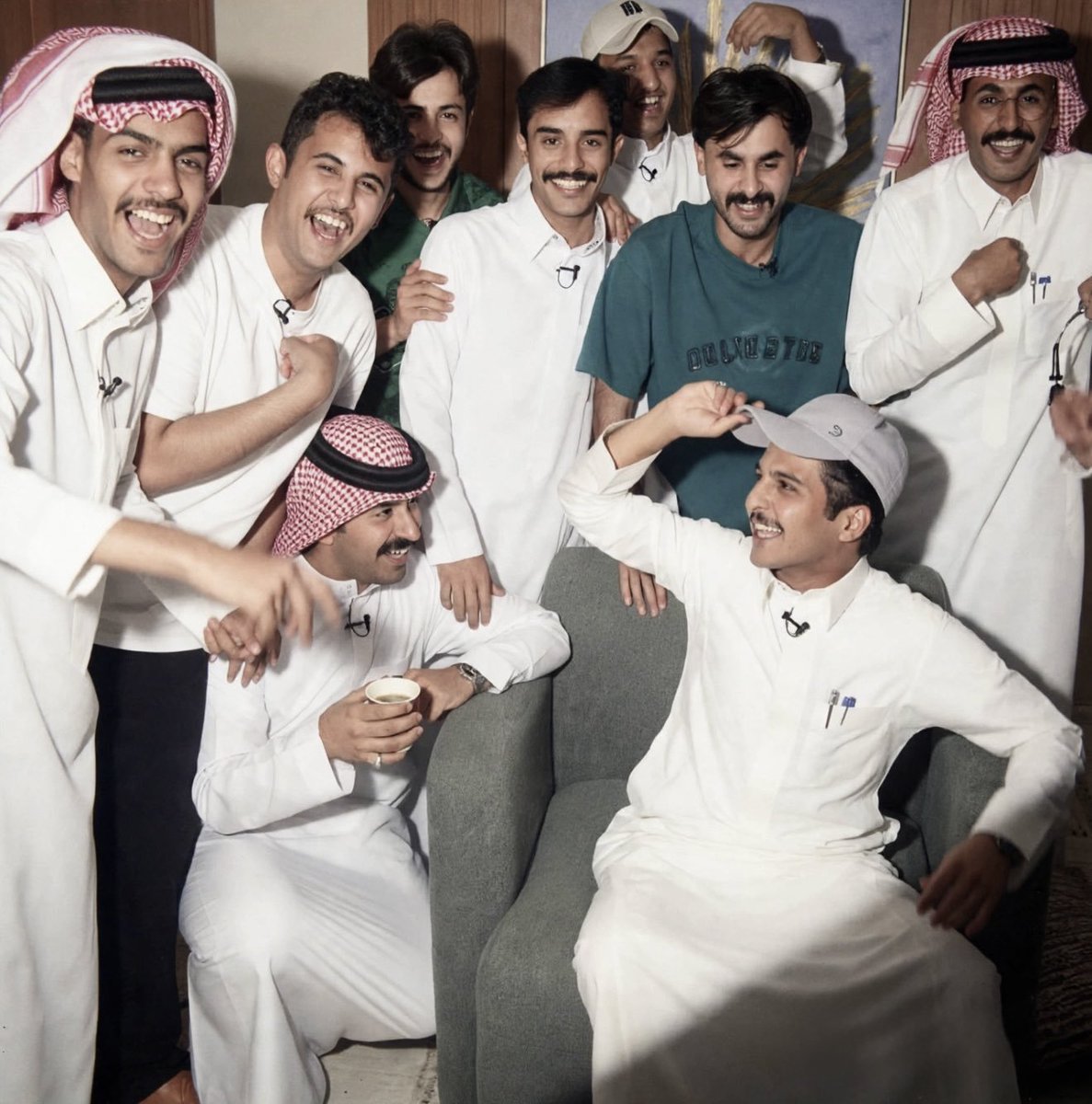 F_Writerdomin's tweet photo. مهما بلغت شدة العواصف المحيطة بهم، ومحاولات الاستفزاز المستمرة لزعزعة ثباتهم، يظلون دائمًا على قلب واحد، وكلمة واحدة لا تقبل الانقسام فحديثهم جدار صلب لا يمكن اختراقه الكلمة لديهم ليست مجرد حروف تُقال، بل هي ميثاق أخوة يربط قلوبهم قب�� ألسنتهم.
حاولوا بكل طرق 🤣
#رحلة_المليون74 https://t.co/39LZ6rEJ8J
