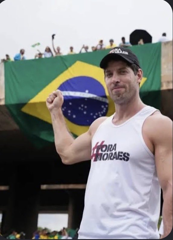 misteriouspavao's tweet photo. Marco Antonio Superman vc e na verdade um Cuzāo vaidoso de merda que ajudou a eleger um petista em MG! Tá satisfeito Palhaço? https://t.co/dHRiefqhHx
