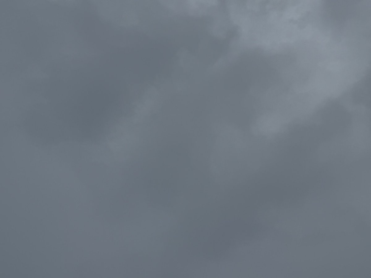 oceanmarine00's tweet photo. おはようございます！
本日の泉大津市は弱い雨が降っています。
今日は1日降ったり止んだりの天気予報なので傘があれば便利です。
今週も頑張っていきましょう！！
＃イマソラ　＃泉大津市
＃企業公式が地元の天気を言い合う
 #レモンの日
 #時刻表記念日 https://t.co/ex1c14bEWP