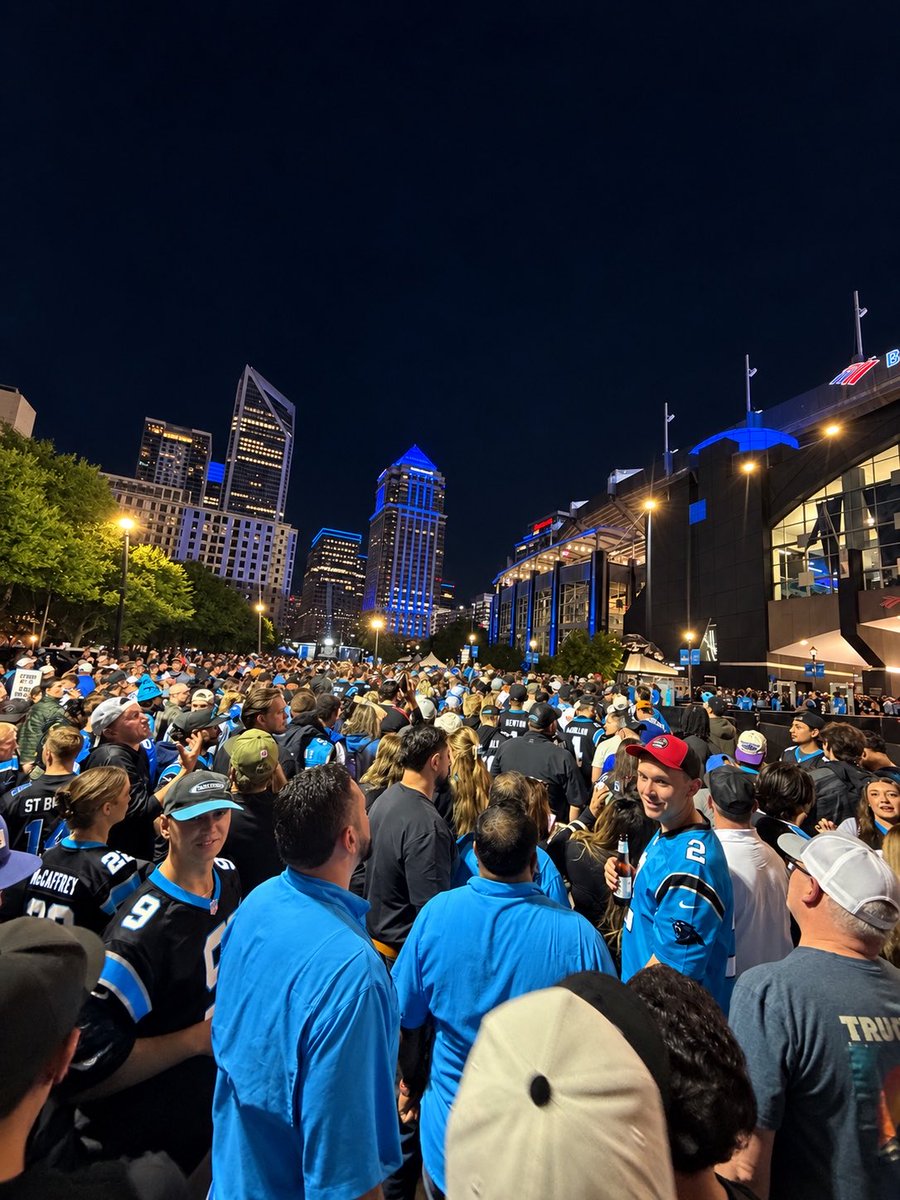 CrownClubCLT's tweet photo. If it looks empty this is why.  You can tell me we don’t do prime time often. https://t.co/CbxkofQ2dp