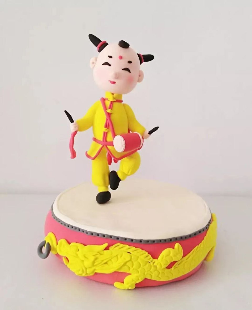 WillowRavi1ryb's tweet photo. [I held the wooden pier, shouted loudly, saw a tiny drum made of pottery, and plucked its strings—what a fun, folk-style moment!]， https://t.co/6NYXEJCcY0