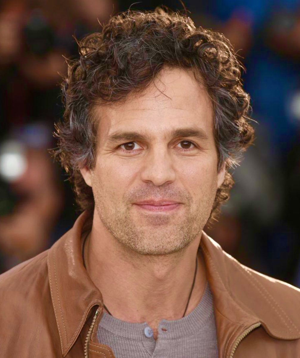 remarks's tweet photo. JUST IN: 🇺🇸 Hulk Actor Mark Ruffalo says "we got to get this dumbass, foolass, tiredass, lameass, duckass out of office." https://t.co/109OOJ5op7