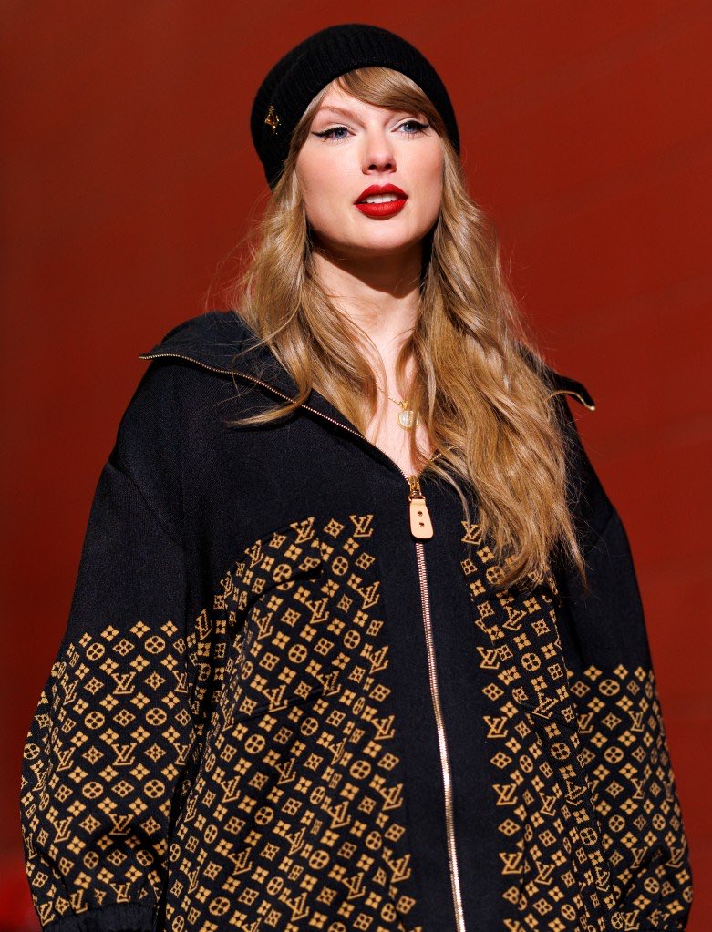Spicynette's tweet photo. Taylor Swift 💙 https://t.co/JuA6uiRsdn